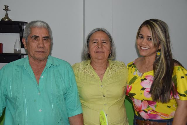 Gerardo Flores, Yolanda Oviedo y Janet Flores.